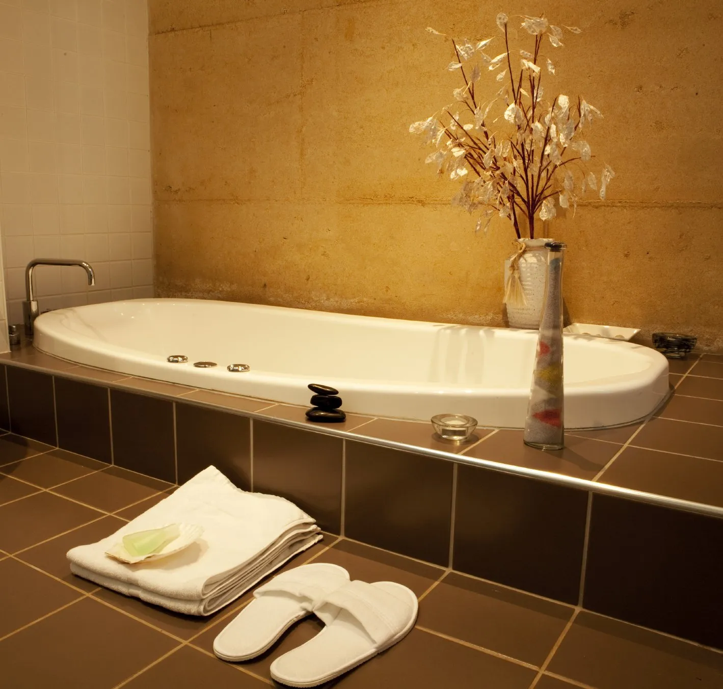 Hochwertige Fliesenverlegung im Badezimmer